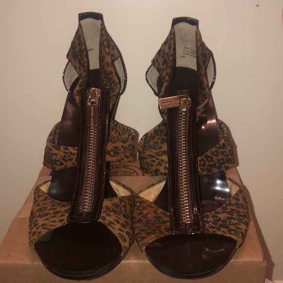 Michael Kors - Picture 2 of 4